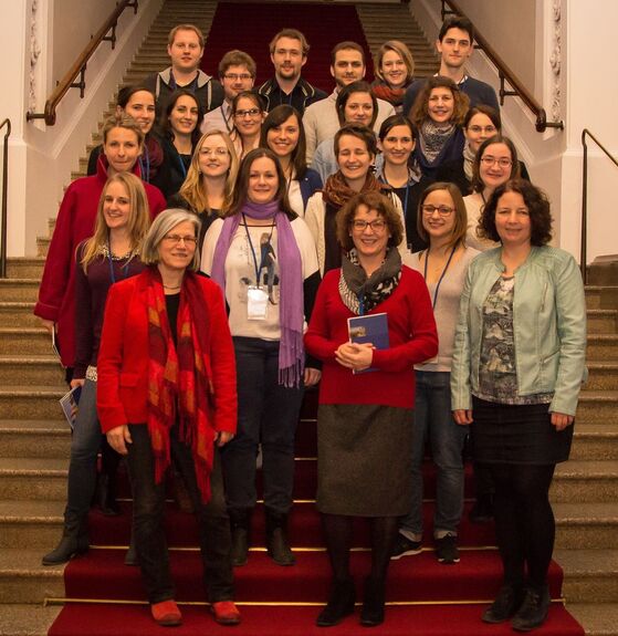 MdL Johanna Werner-Muggendorfer, Betreuungslehrkraft Gisela Bogner, MdL Ruth Müller mit Seminaristen