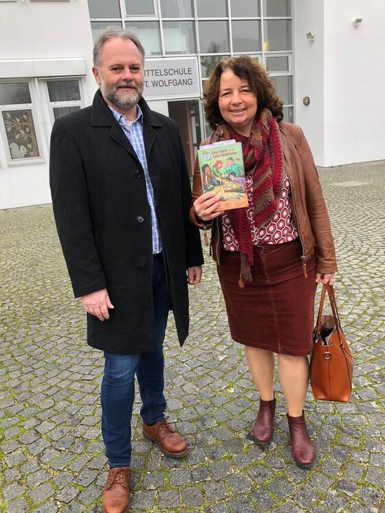 Rektor der Mittelschule St. Wolfgang Dr. Klaus Werner und Ruth Müller, MdL