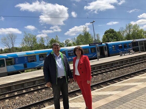 Peter Forstner, 1. Bgm. Neufahrn und Ruth Müller, MdL